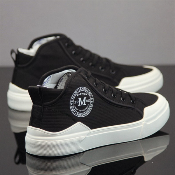 Férfi vászon tornacipő lapos talppal és fűzővel