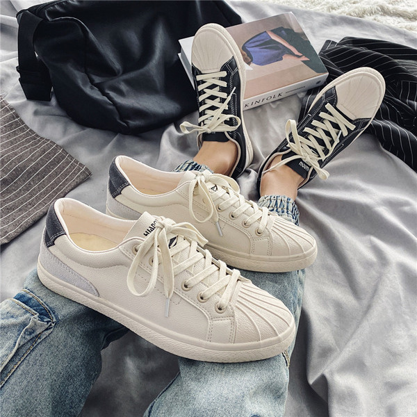 Férfi bőr tornacipő lapos talppal és fűzővel