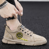 Modern férfi tornacipő öko bőrből, emblémákkal