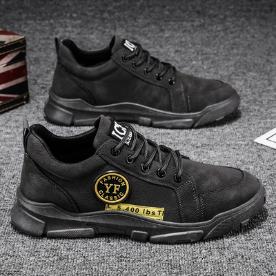 Modern férfi tornacipő öko bőrből, emblémákkal