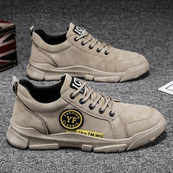 Modern férfi tornacipő öko bőrből, emblémákkal