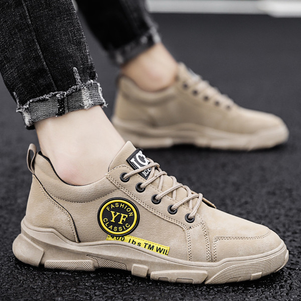 Modern férfi tornacipő öko bőrből, emblémákkal