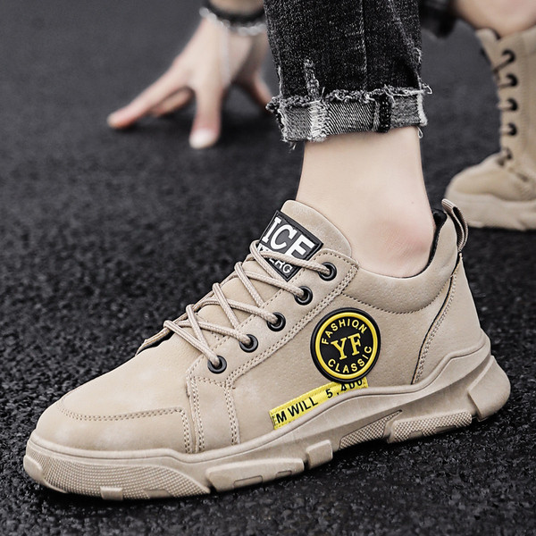 Modern férfi tornacipő öko bőrből, emblémákkal