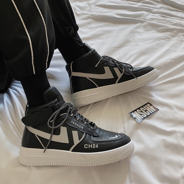 Férfi sportcipő fűzővel és lapos talppal