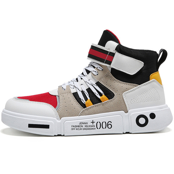 Aktuális lapos talpú férfi tornacipő, két modellben