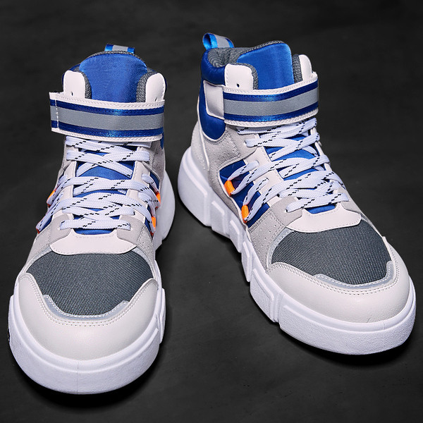 Aktuális lapos talpú férfi tornacipő, két modellben