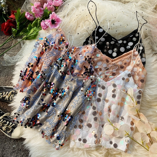 Modern női felső vékony pántokkal és flitterekkel