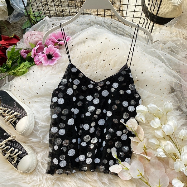 Modern női felső vékony pántokkal és flitterekkel