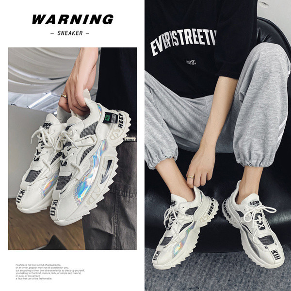 Férfi sportcipő durva talppal, fehér színben