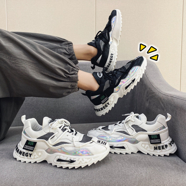 Férfi sportcipő durva talppal, fehér színben