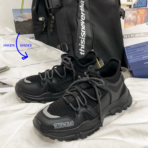 Férfi sportcipő - fűzővel és durva talppal