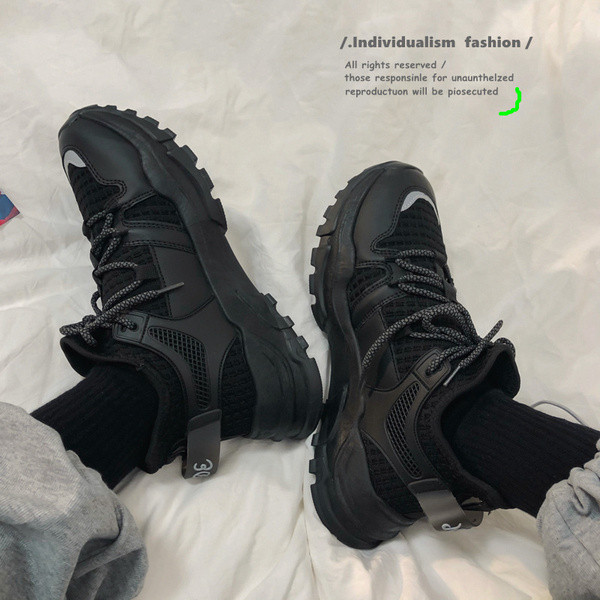 Férfi sportcipő - fűzővel és durva talppal