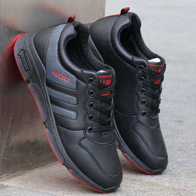 Férfi tornacipő felirattal, gumitalppal