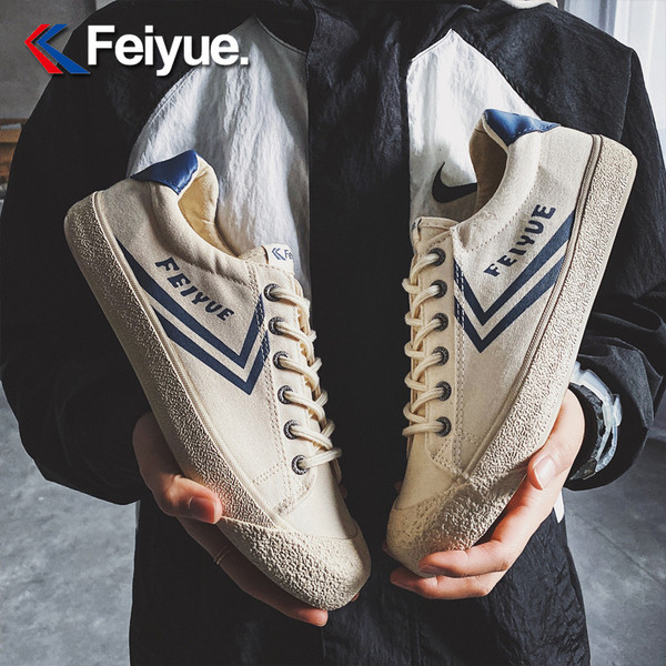 Alkalmi férfi tornacipő textilből, mintával