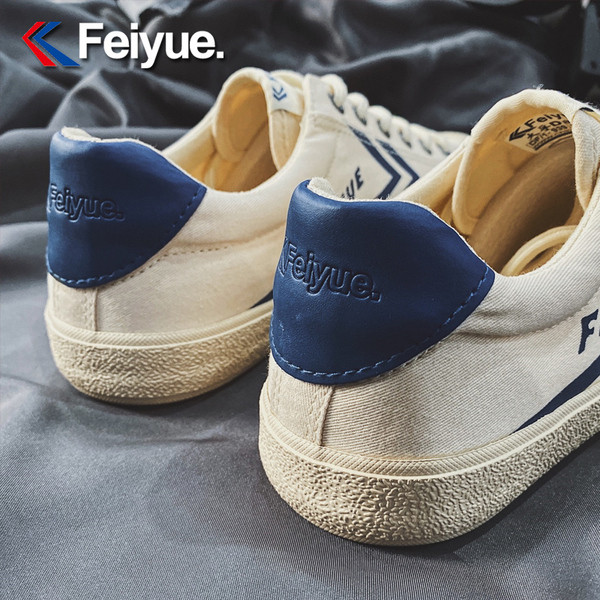 Alkalmi férfi tornacipő textilből, mintával