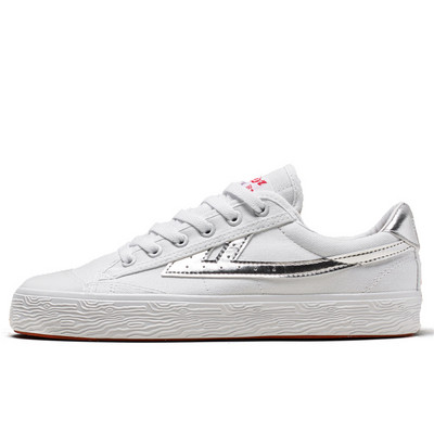 Alkalmi férfi tornacipő lapos talppal és fűzővel