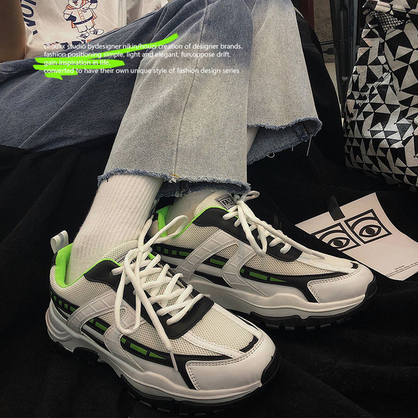 Modern férfi tornacipő - fűzővel és durva talppal