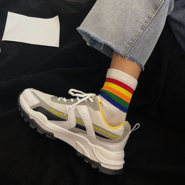 Modern férfi tornacipő - fűzővel és durva talppal