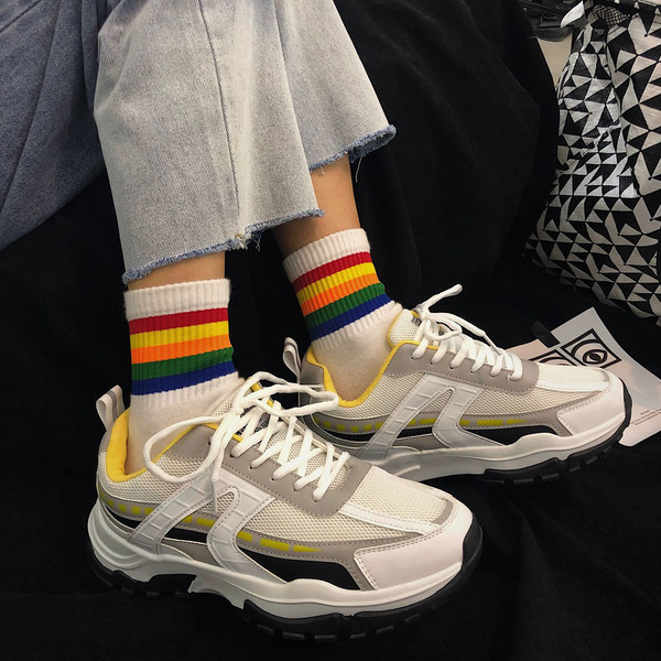 Modern férfi tornacipő - fűzővel és durva talppal