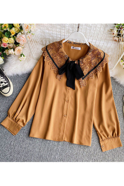 Stílusos női ing csipkével és gallérral szalaggal