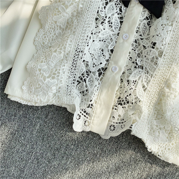 Stílusos női ing széles ujjal és csipkével