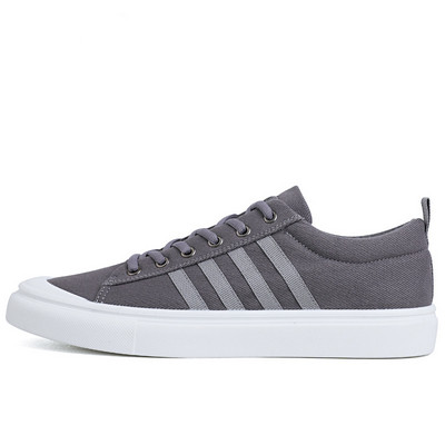 Alkalmi férfi tornacipő fehér szegéllyel