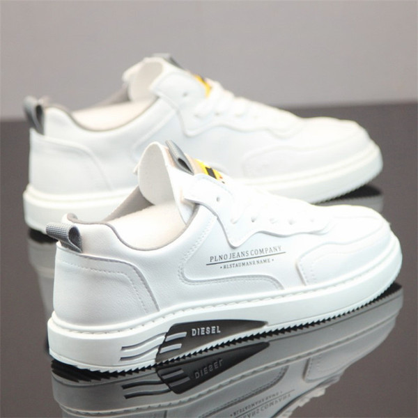 Eko bőrből készült fehér férfi tornacipő feliratokkal