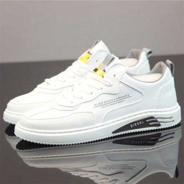 Eko bőrből készült fehér férfi tornacipő feliratokkal