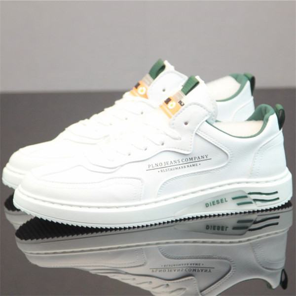 Eko bőrből készült fehér férfi tornacipő feliratokkal