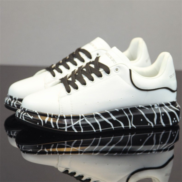 Alkalmi férfi tornacipő vastag talppal és fűzővel