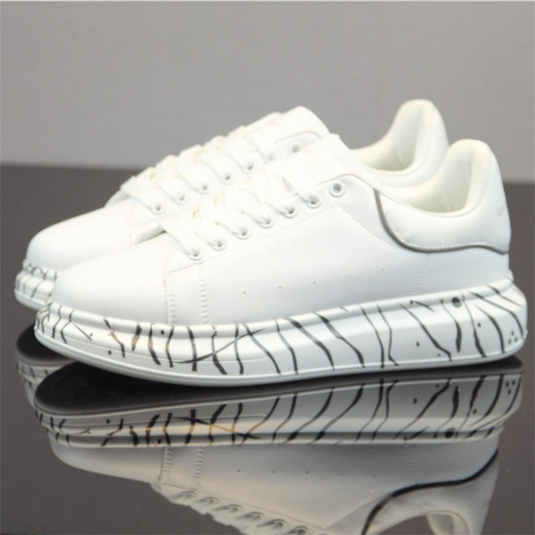 Alkalmi férfi tornacipő vastag talppal és fűzővel