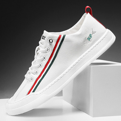 Novi model ljetnih tenisica od bijele tkanine