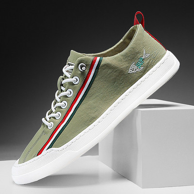 Novi model ljetnih tenisica od bijele tkanine