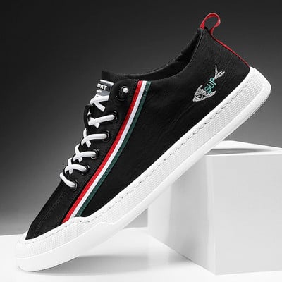 Novi model ljetnih tenisica od bijele tkanine