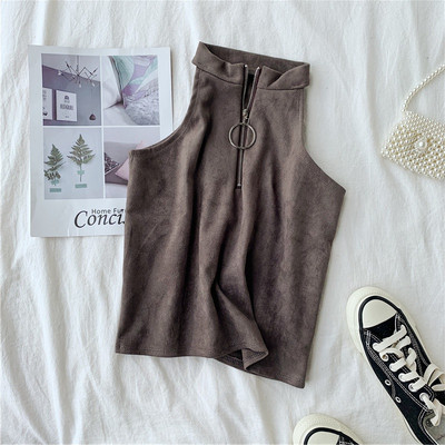 Női korszerű akasztófelső magas gallérral és cipzárral