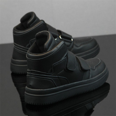 Kõrge talla ja plaastritega meeste tossud