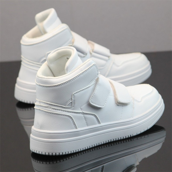 Kõrge talla ja plaastritega meeste tossud