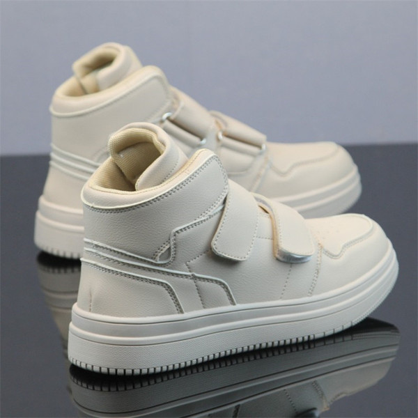 Kõrge talla ja plaastritega meeste tossud