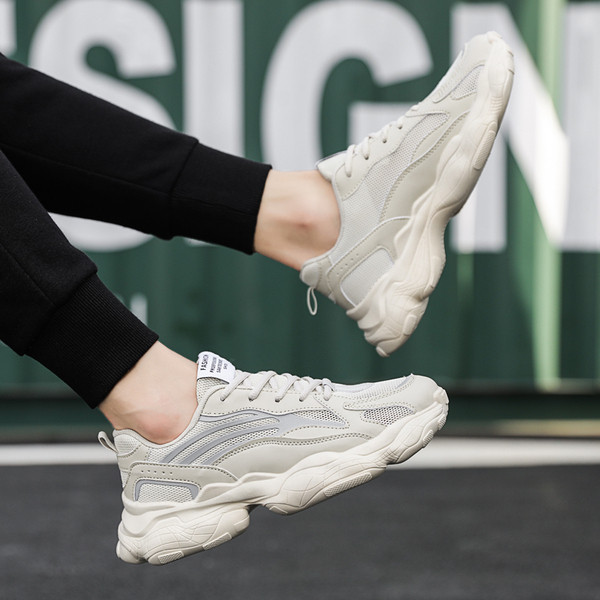 Alkalmi férfi tornacipő fűzővel és durva talppal