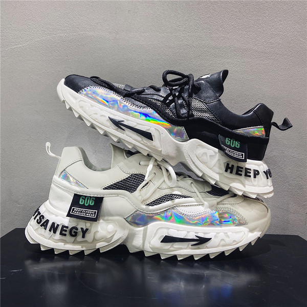 UUS Mudel kareda tallaga meeste tossud