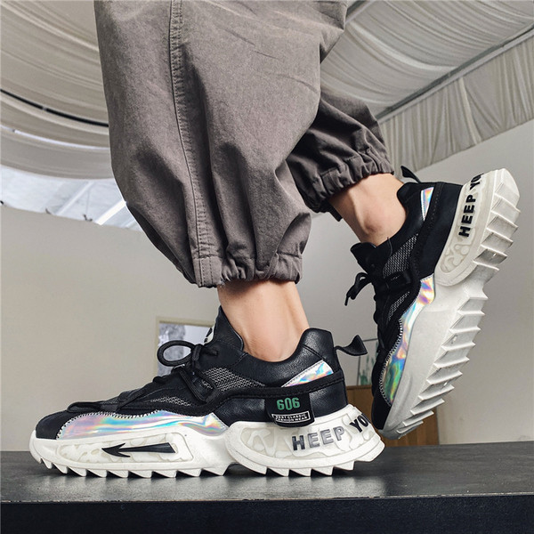 UUS Mudel kareda tallaga meeste tossud