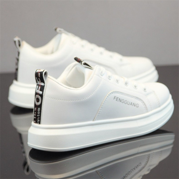 Alkalmi férfi tornacipő vastag talppal és fűzővel