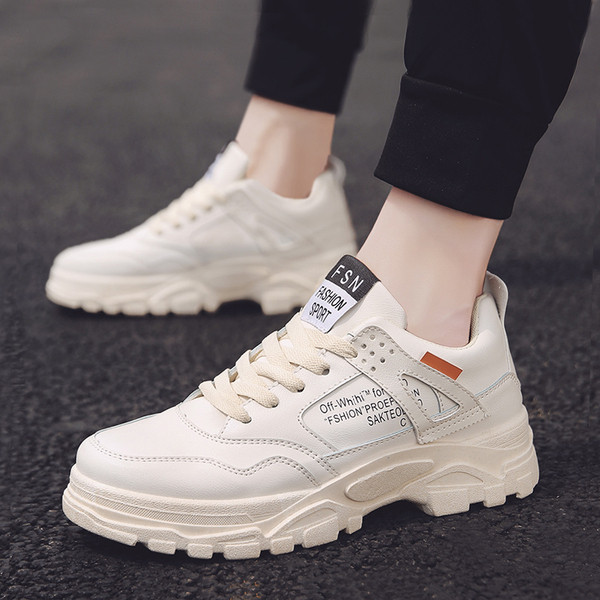 Férfi bőr tornacipő magas lapos talppal és feliratokkal