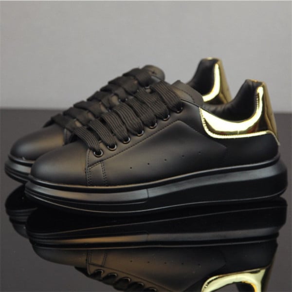 Kõrge tallaga meeste hingavad tossud