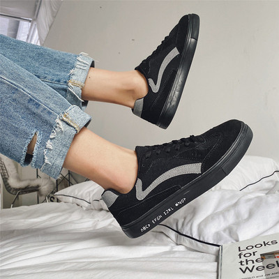 Kahe mudeliga vabaaja meeste tossud lameda tallaga