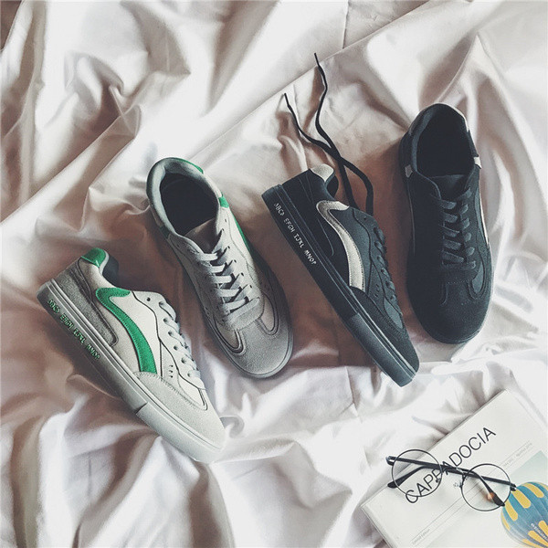 Kahe mudeliga vabaaja meeste tossud lameda tallaga