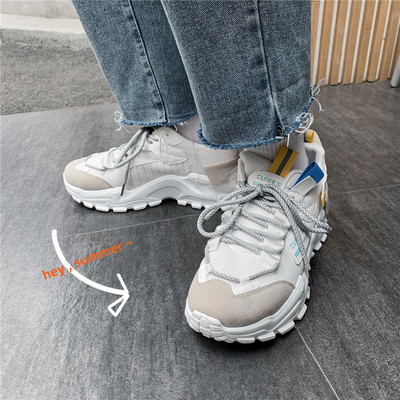 Férfi tornacipő durva talppal és fűzővel