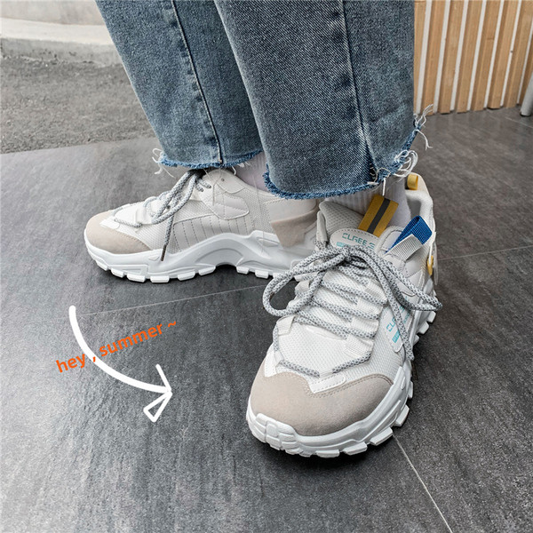 Férfi tornacipő durva talppal és fűzővel