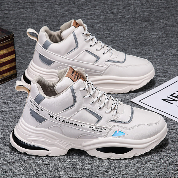 Uus kõrge talla ja kirjadega meeste tossude mudel