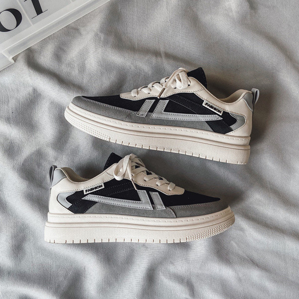 UUS vabaaja meeste mustriliste paeltega tossude mudel